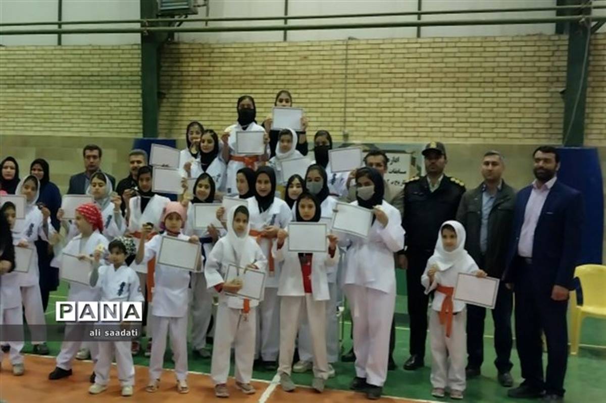 برگزاری مسابقات کاراته دانش‌آموزی دختران آموزشگاه‌های کلات