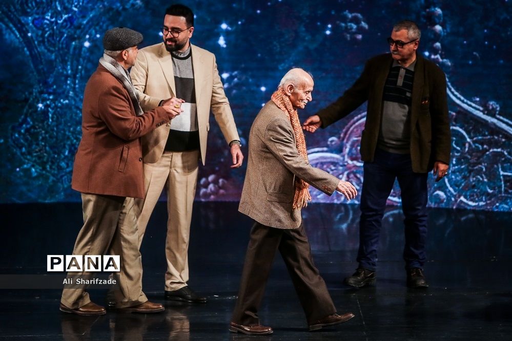 افتتاحیه چهل و یکمین جشنواره بین‌المللی تئاتر فجر