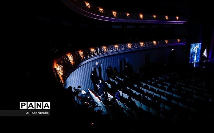نگاهی به نمایش‌های روز دوم جشنواره تئاتر فجر