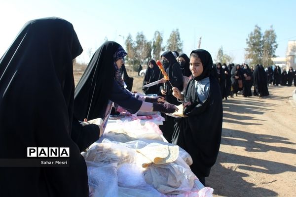 کاردوی آموزشی نمایشگاه مدرسه انقلاب ویژه دهه فجر با حضور دختران دانش‌آموز در قم-4