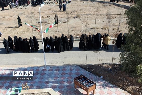 کاردوی آموزشی نمایشگاه مدرسه انقلاب ویژه دهه فجر با حضور دختران دانش‌آموز در قم-4