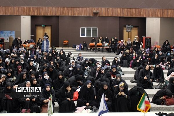 کاردوی آموزشی نمایشگاه مدرسه انقلاب ویژه دهه فجر با حضور دختران دانش‌آموز در قم-4