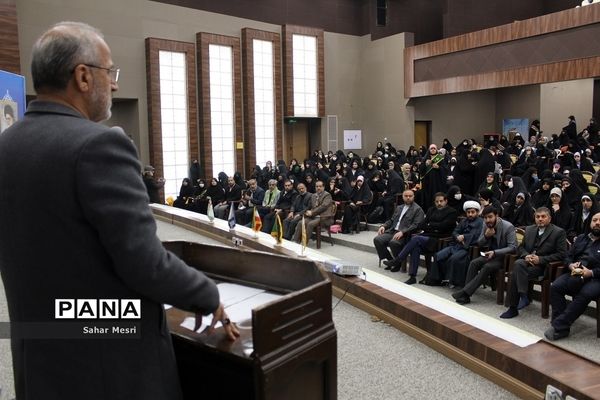 کاردوی آموزشی نمایشگاه مدرسه انقلاب ویژه دهه فجر با حضور دختران دانش‌آموز در قم-4