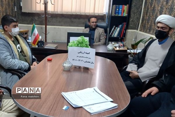 برگزاری جلسات  پیش‌اجلاس و کمیته نماز در مدارس رودهن