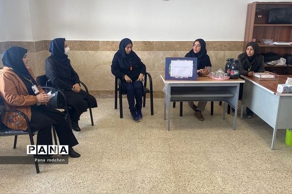 برگزاری جلسات  پیش‌اجلاس و کمیته نماز در مدارس رودهن