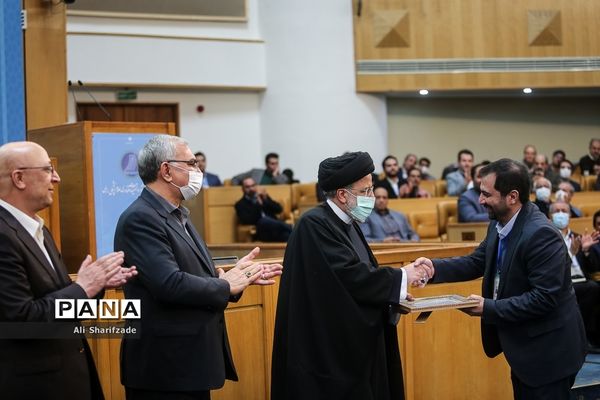 بیست و هشتمین جشنواره تحقیقات و فناوری علوم پزشکی رازی