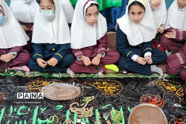 برگزاری مراسم سفره صلوات همزمان با آغاز ماه رجب در دبستان حضرت زهرا(س) یک رودهن