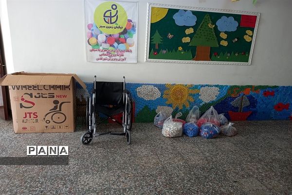 خرید یک ویلچر هدیه با جمعآوری درب بطریهای پلاستیکی