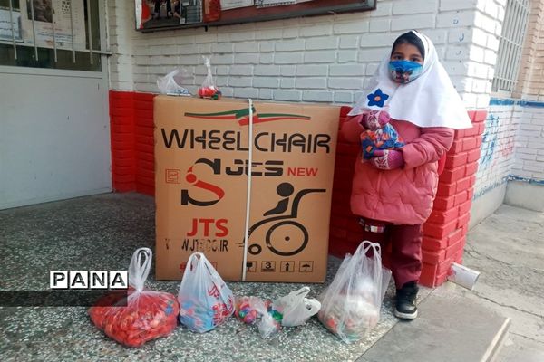 خرید یک ویلچر هدیه با جمعآوری درب بطریهای پلاستیکی