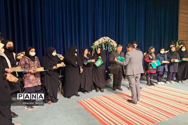 مراسم تجلیل از دانش‌آموزان برتر فرهنگی و هنری در ناحیه ۴ شیراز
