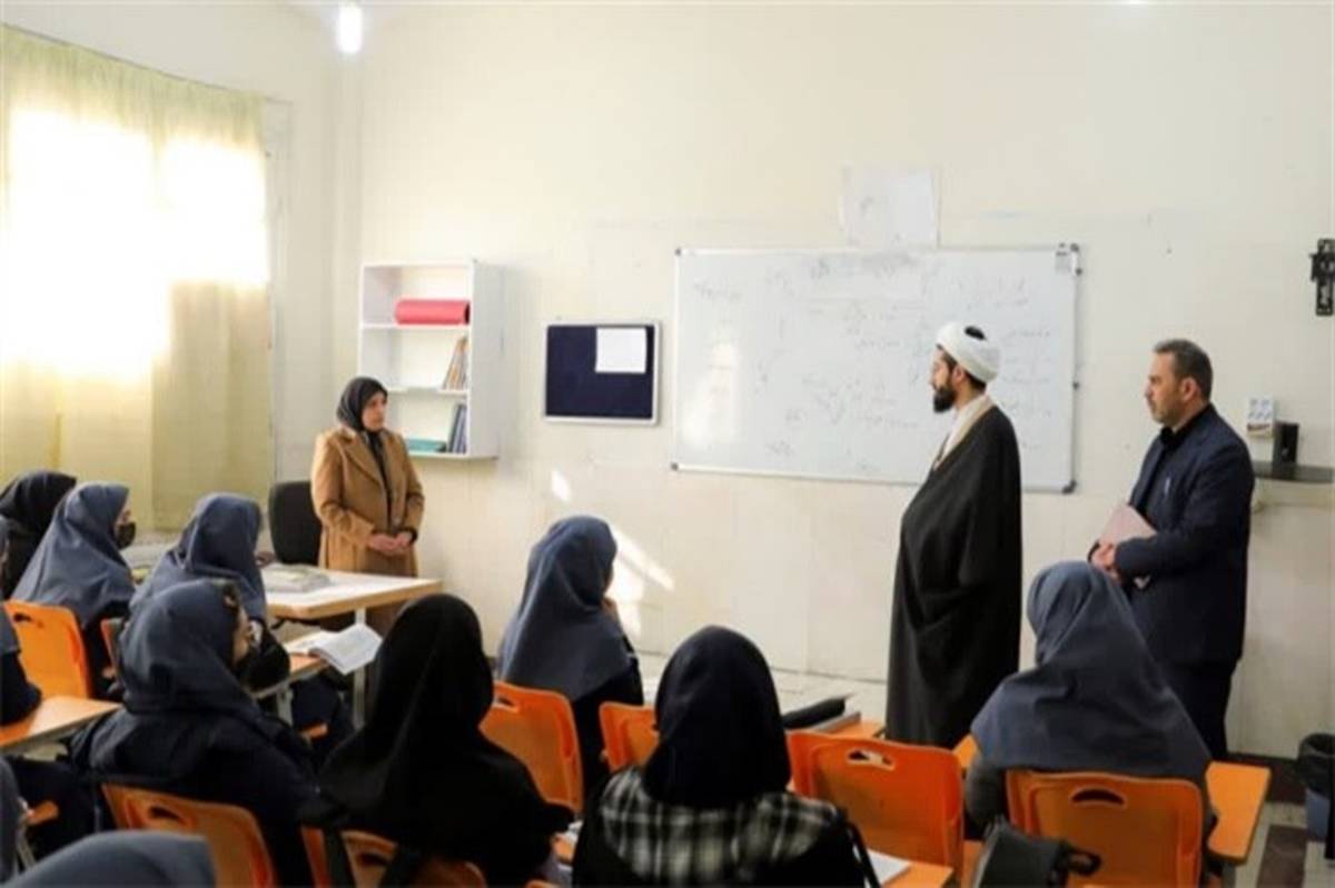 بازدید رئیس سازمان پژوهش از مدرسه متقین منطقه 12 تهران