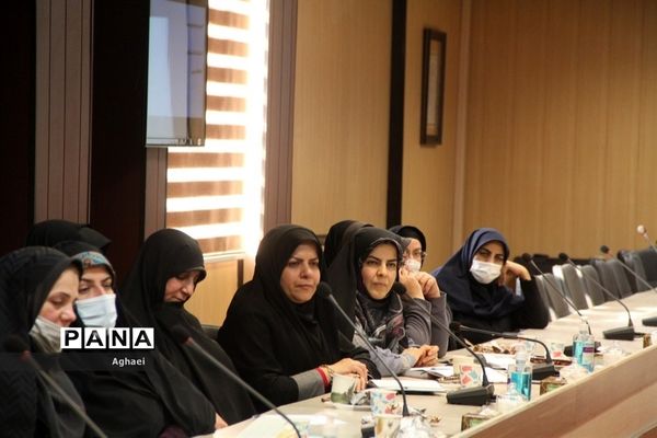 جلسه کارگاهی تحکیم بنیان خانواده در آموزش و پرورش منطقه ۱۳