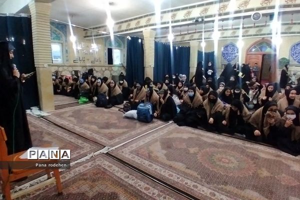 اعزام دانش‌آموزان به اردوی راهیان نور در رودهن