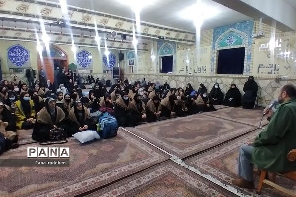 اعزام دانش‌آموزان به اردوی راهیان نور در رودهن