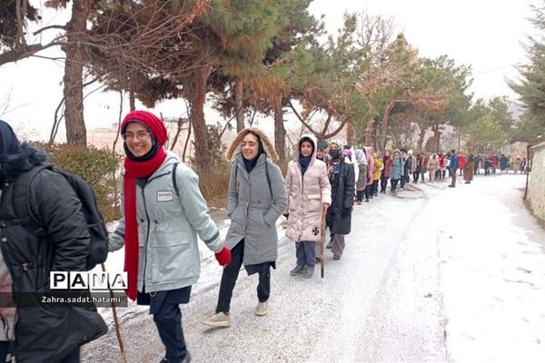 اردوی دانش‌آموزان دختر پاکدشتی و چهاردانگه  در اردوگاه شهید باهنر