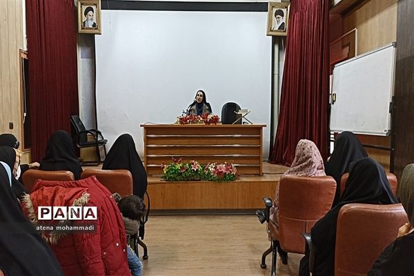 برگزاری کارگاه‌های عظمت مادرانه، شکوه دخترانه با موضوع کنترل خشم در  شیراز
