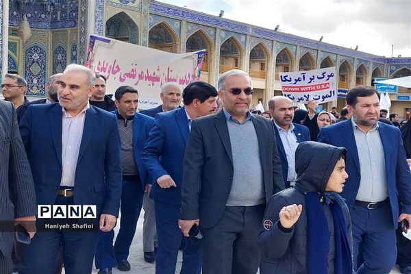حضور فرهنگیان و دانش‌آموزان استان فارس در اجتماع محکوم کردن اهانت به قرآن کریم
