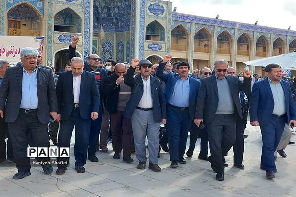 حضور فرهنگیان و دانش‌آموزان استان فارس در اجتماع محکوم کردن اهانت به قرآن کریم