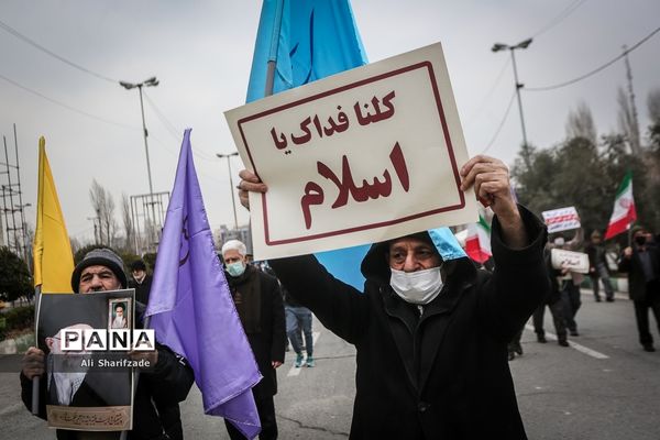 تجمع اعتراضی نمازگزاران در محکومیت هتک حرمت به قرآن کریم