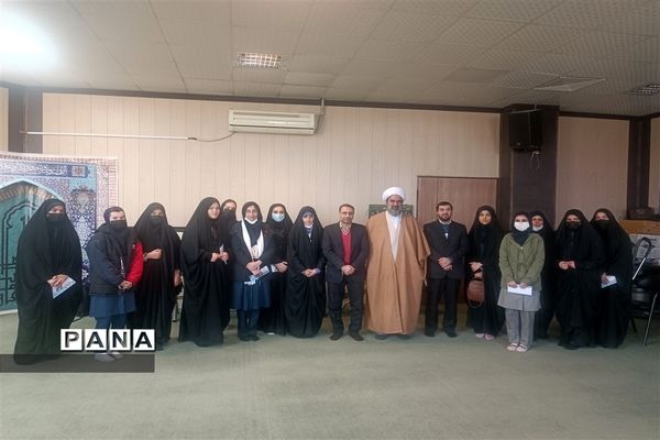 نشست دانش‌‌‌آموزان عضو تشکل‌های دانش‌آموزی مدارس با امام جمعه ملارد