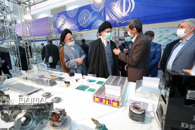 بازدید رهبر انقلاب از نمایشگاه توانمندیهای صنعتی