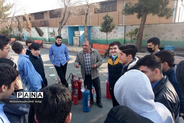 آموزش استفاده از کپسول‌های آتش‌نشانی در هنگام آتش‌سوزی