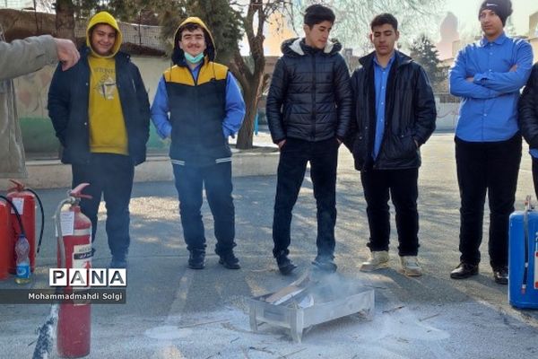آموزش استفاده از کپسول‌های آتش‌نشانی در هنگام آتش‌سوزی
