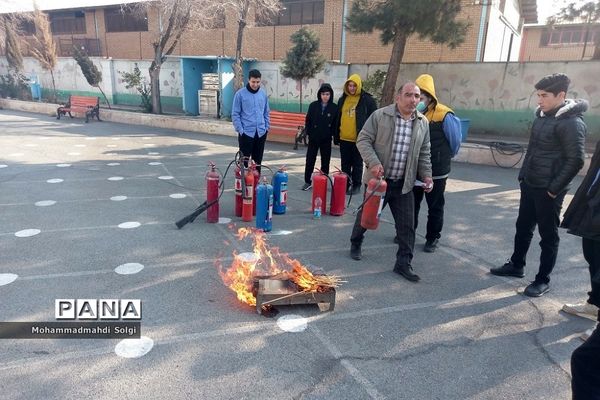 آموزش استفاده از کپسول‌های آتش‌نشانی در هنگام آتش‌سوزی