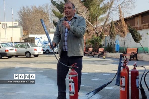 آموزش استفاده از کپسول‌های آتش‌نشانی در هنگام آتش‌سوزی