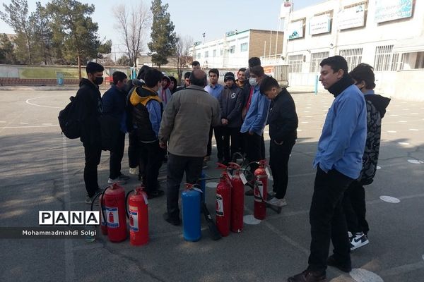 آموزش استفاده از کپسول‌های آتش‌نشانی در هنگام آتش‌سوزی