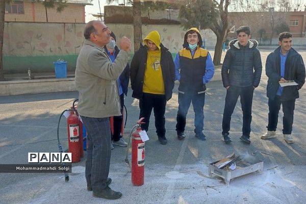 آموزش استفاده از کپسول‌های آتش‌نشانی در هنگام آتش‌سوزی