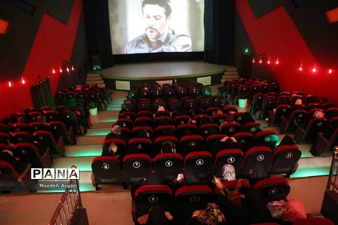 کارگاه توجیهی نمایشگاه انقلاب ویژه دختران دانشآموز در قم