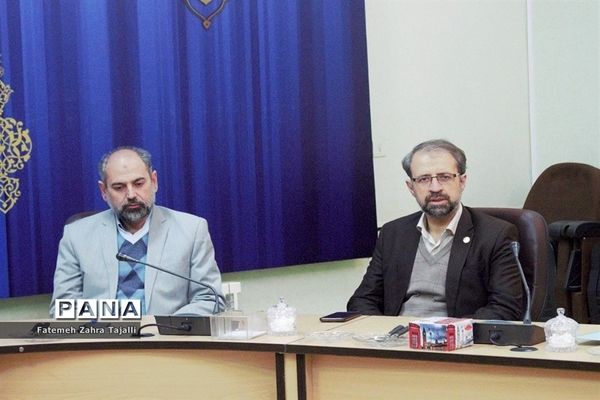 نشست تخصصی کمیته اجرایی پویش کتابخوانی هیس‌طوری در استان سمنان