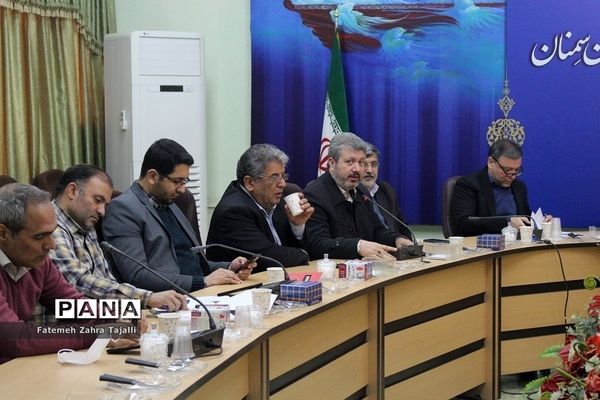نشست تخصصی کمیته اجرایی پویش کتابخوانی هیس‌طوری در استان سمنان