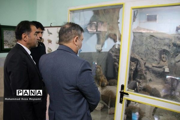 بازدید مدیرکل آموزش و پرورش از موزه حیات وحش سازمان دانش‌آموزی استان سمنان