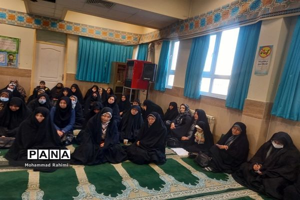 دیدار اولیا دانش‌آموزان با رییس اداره ناحیه 5 مشهد