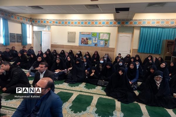 دیدار اولیا دانش‌آموزان با رییس اداره ناحیه 5 مشهد