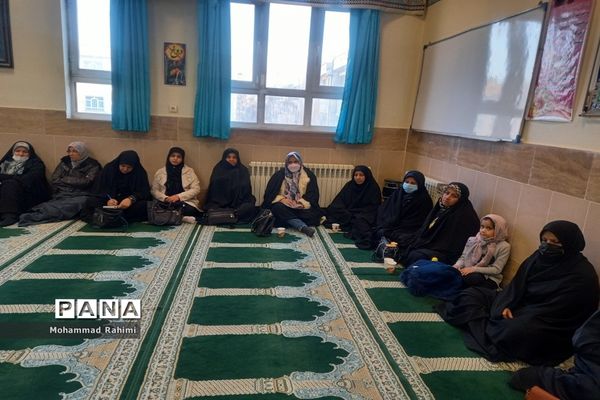 دیدار اولیا دانش‌آموزان با رییس اداره ناحیه 5 مشهد