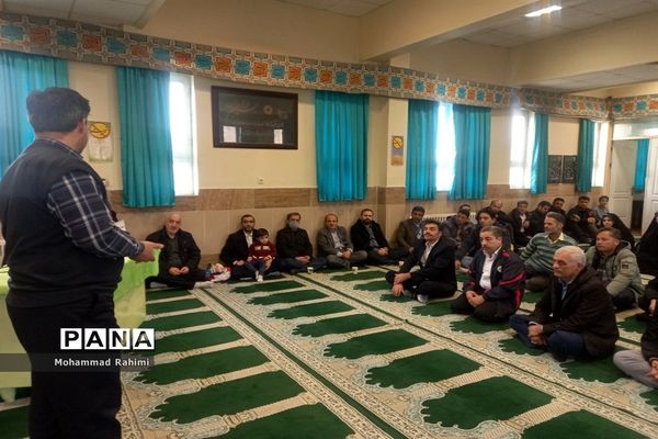 دیدار اولیا دانش‌آموزان با رییس اداره ناحیه 5 مشهد