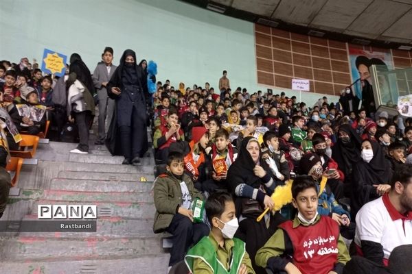 حضور دانش‌آموزان منطقه ۱۳ در جشن یاوران انقلاب