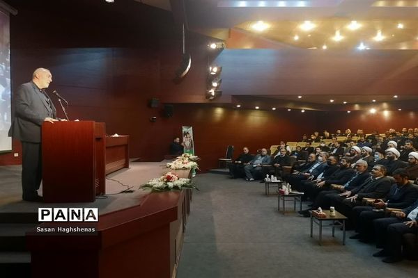 آئین تجدید میثاق استاندارتهران با آرمان‌های امام راحل