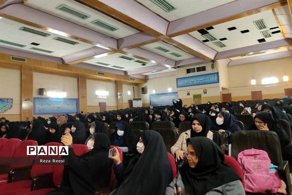 نشست تخصصی مربیان طرح لیگ جت دانش‌آموزی (جهاد تبیین) نواحی چهارگانه شیراز