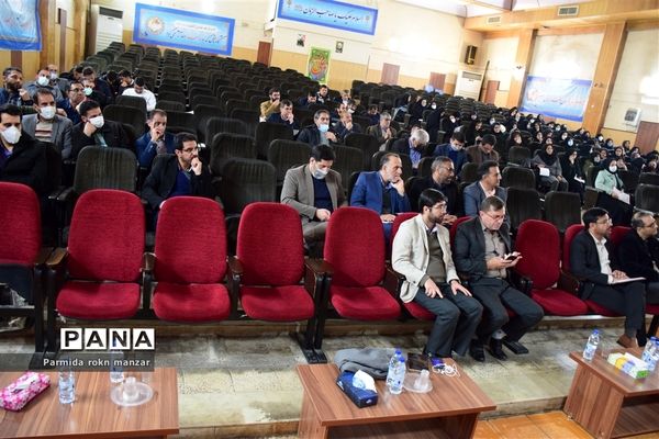 نشست تخصصی مربیان طرح لیگ جت دانش‌آموزی (جهاد تبیین) نواحی چهارگانه شیراز