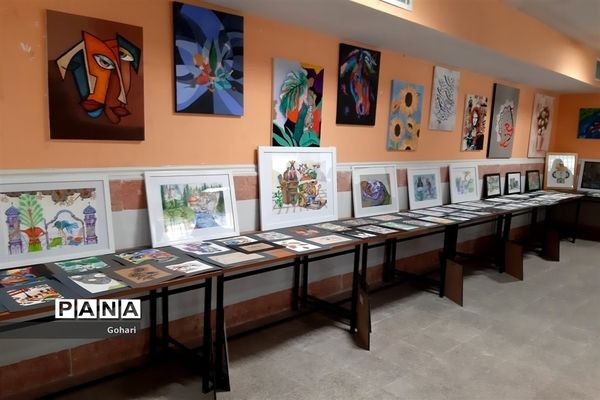 برگزاری نمایشگاه درون مدرسه‌ای در هنرستان معصومیه منطقه ۱۳
