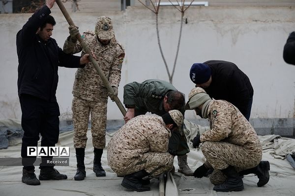 کمک‌رسانی نیروی زمینی ارتش جمهوری اسلامی ایران به مردم زلزله‌زده خوی