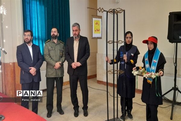 طنین زنگ انقلاب در دبیرستان شهدای مدافع حرم ملارد