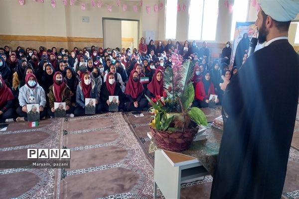 نواختن زنگ انقلاب در مدرسه سردار سلیمانی صفادشت