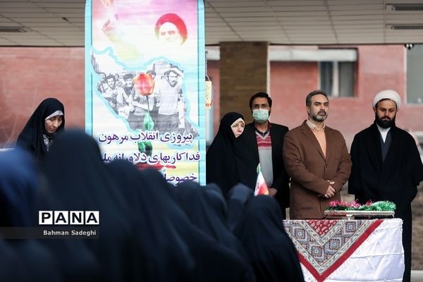 مراسم نواختن زنگ انقلاب دردبیرستان شاهد شهدای هفتم تیر
