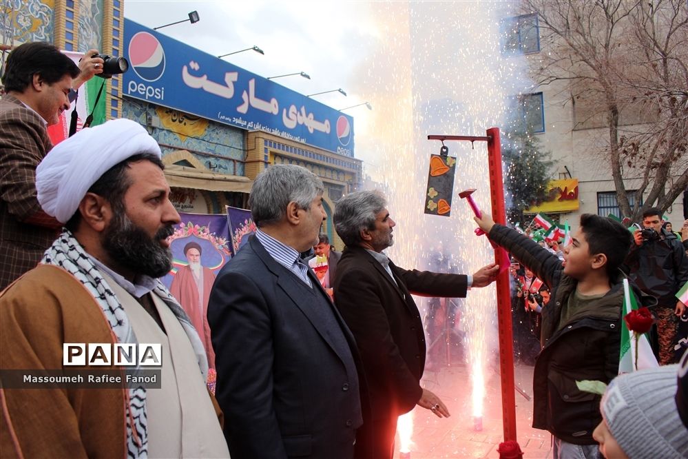 گلبانگ زنگ انقلاب در شهرستان گلبهار