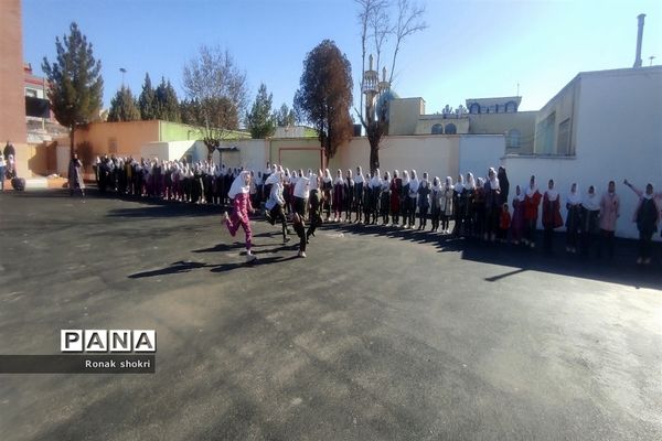 برگزاری مسابقه ورزشی به‌مناسبت دهه فجر در دبستان ابن سینا ملارد